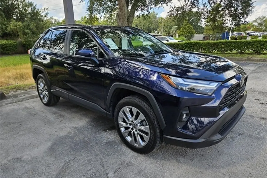 2023 Toyota RAV4 XLE Premium photo 1