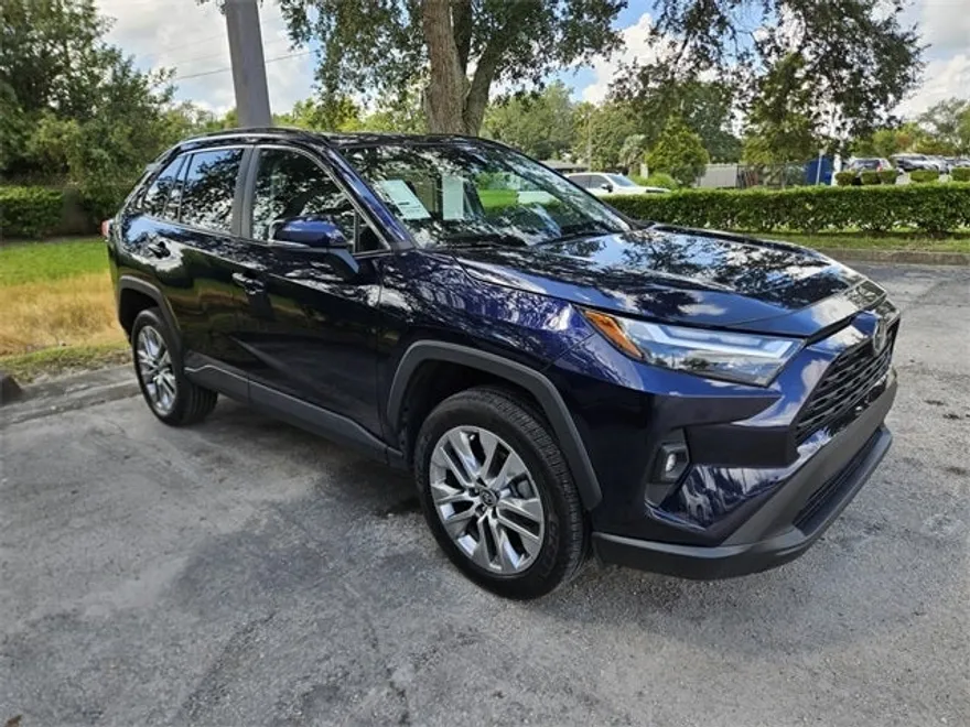 2023 Toyota RAV4 XLE Premium photo 1