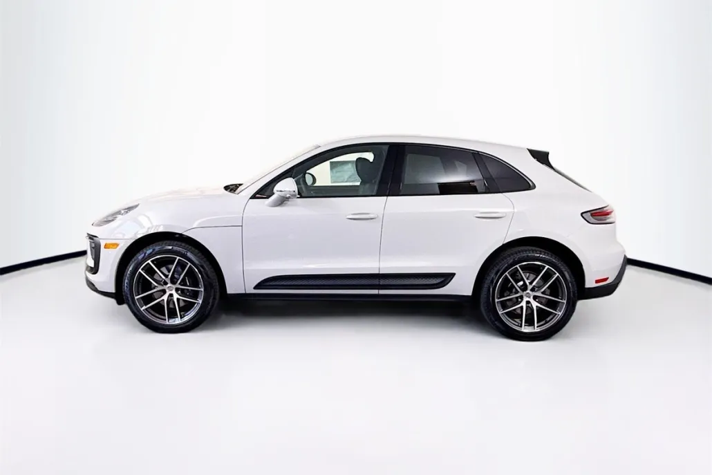 2026 Porsche Macan T photo 1