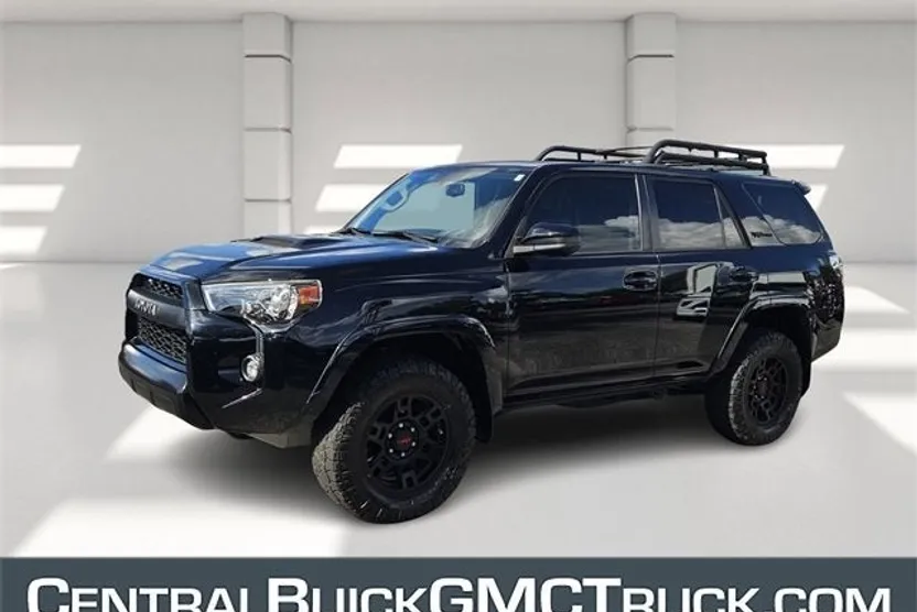 2019 Toyota 4Runner SR5 photo 1