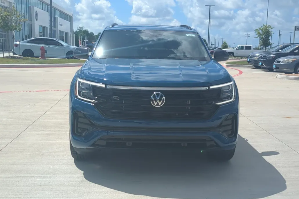 2025 Volkswagen Atlas Cross Sport SEL R-Line photo 1