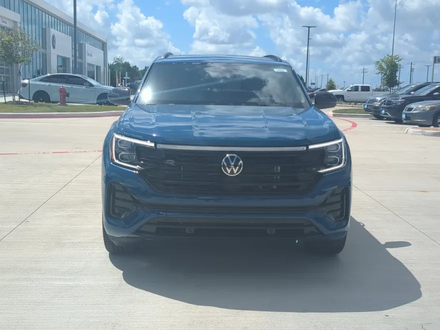 2025 Volkswagen Atlas Cross Sport SEL R-Line photo 1