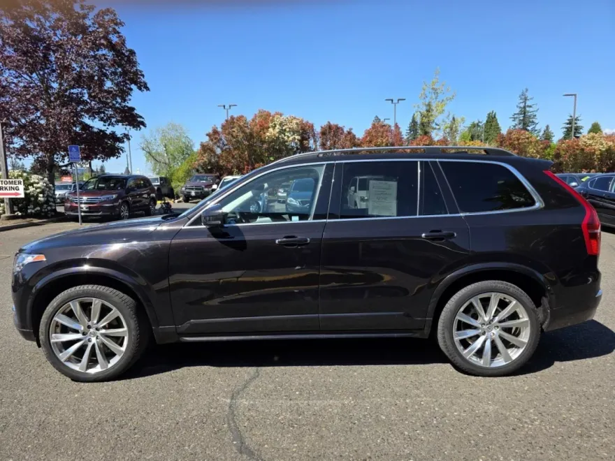 2016 Volvo XC90 T6 Momentum Sport AWD photo 1