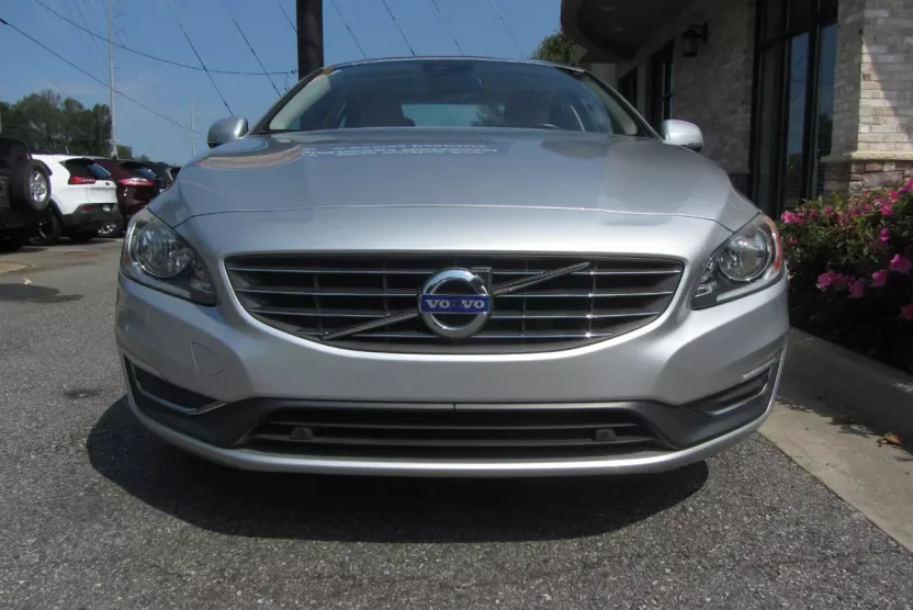2015 Volvo S60 Premier R-Design photo 1