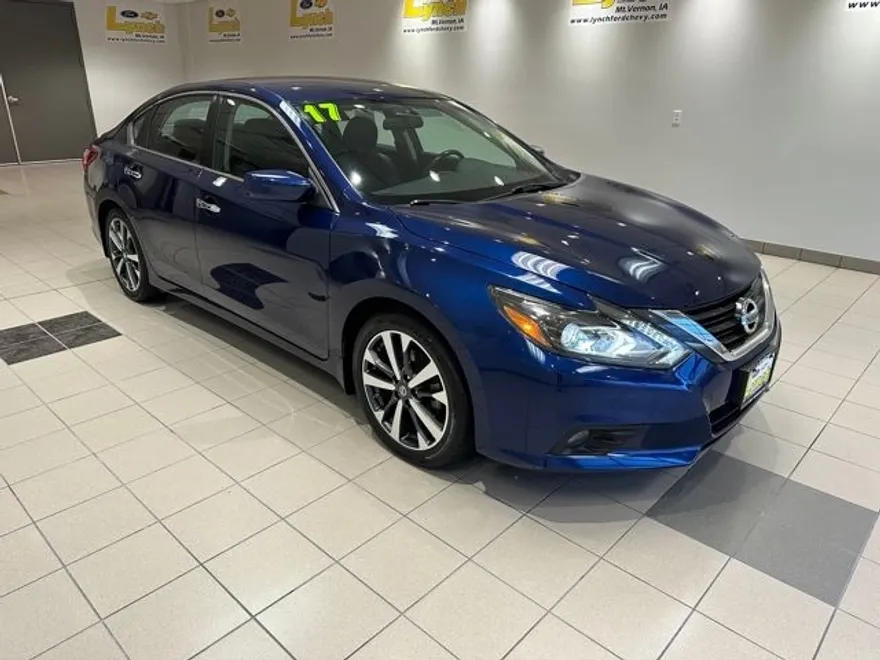 2017 Nissan Altima 2.5 SR photo 1