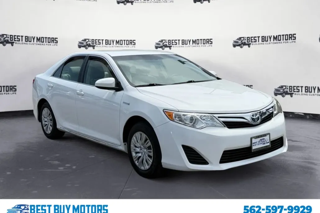 2014 Toyota Camry Hybrid LE photo 1