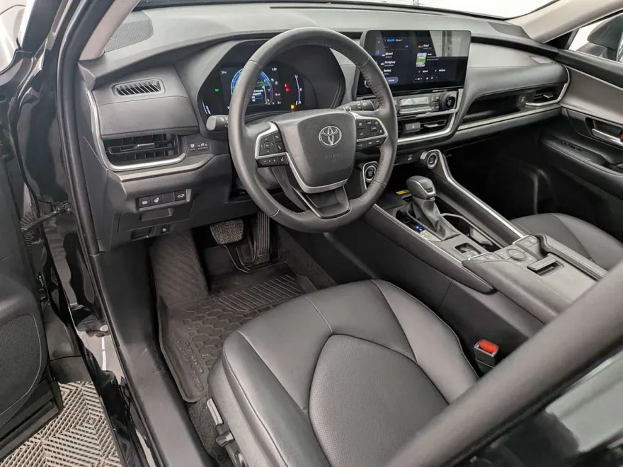 2024 Toyota Grand Highlander XLE photo 1