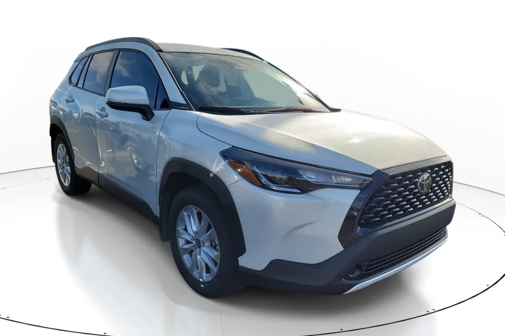 2024 Toyota Corolla Cross LE photo 1