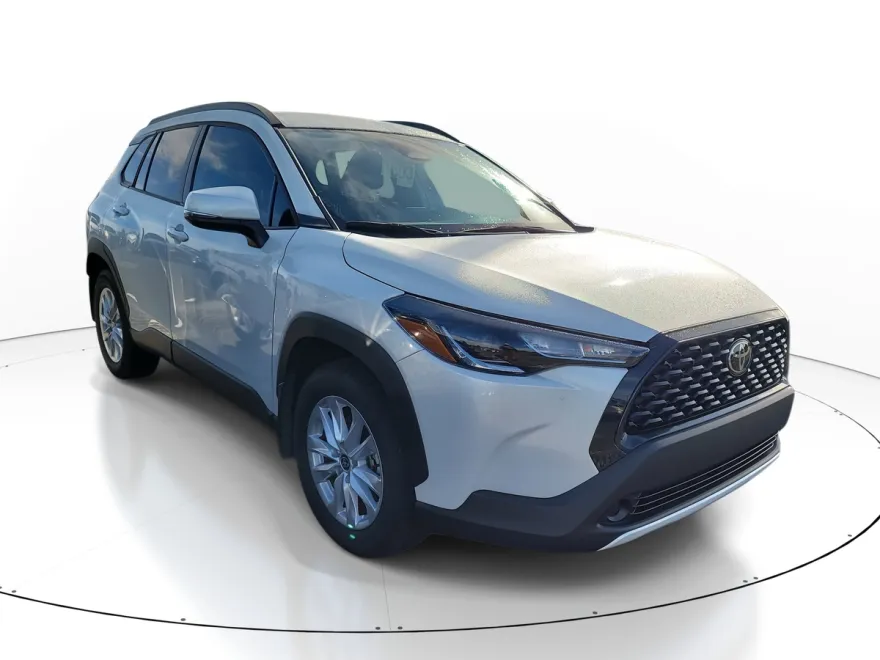 2024 Toyota Corolla Cross LE photo 1