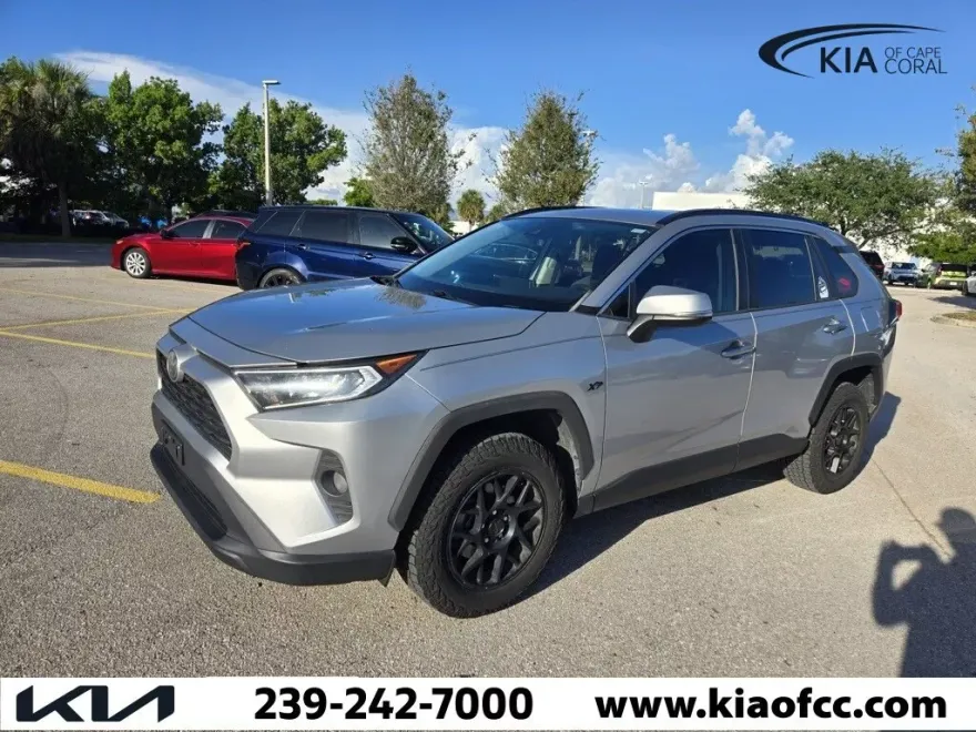 2019 Toyota RAV4 XLE photo 1