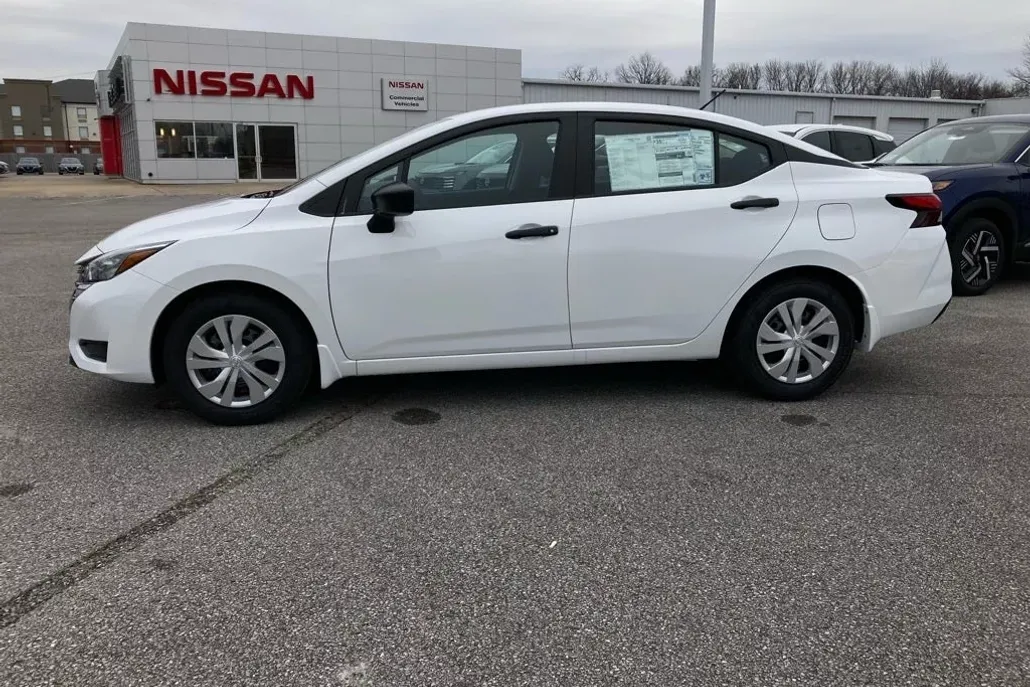 2025 Nissan Versa S photo 1