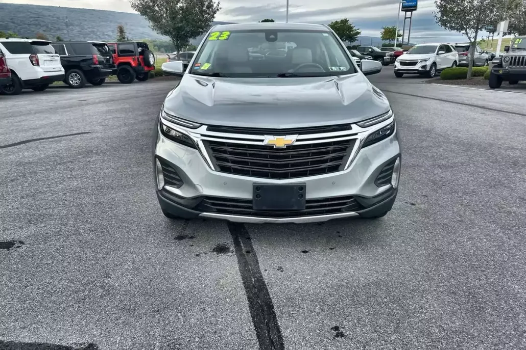 2023 Chevrolet Equinox LT photo 1