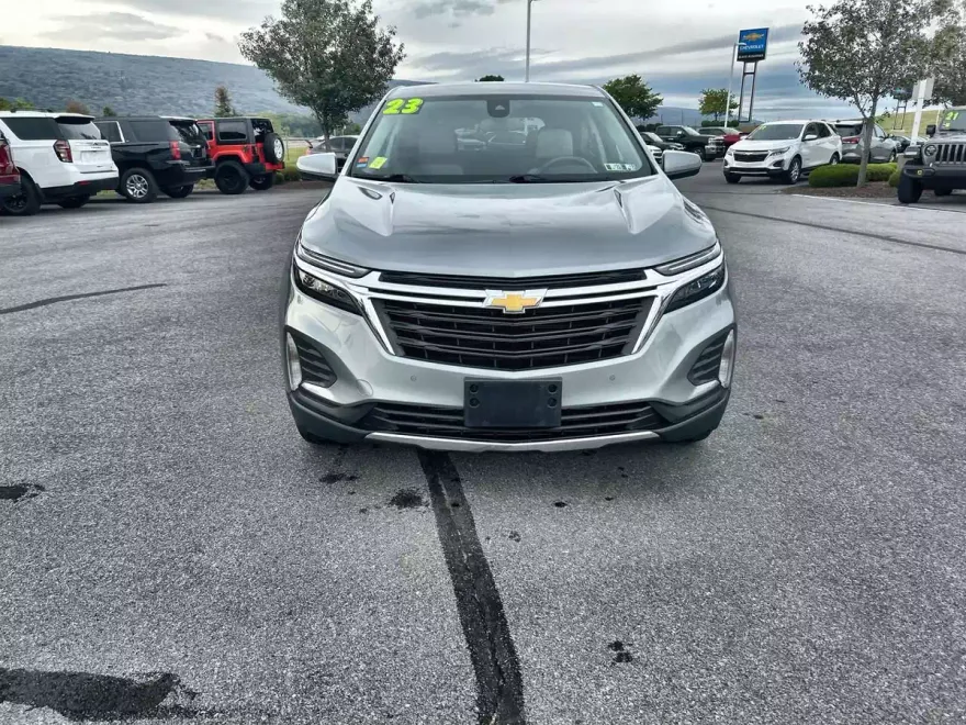 2023 Chevrolet Equinox LT photo 1