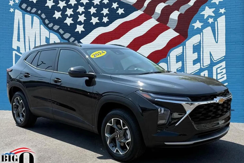 2024 Chevrolet Trax LT photo 1