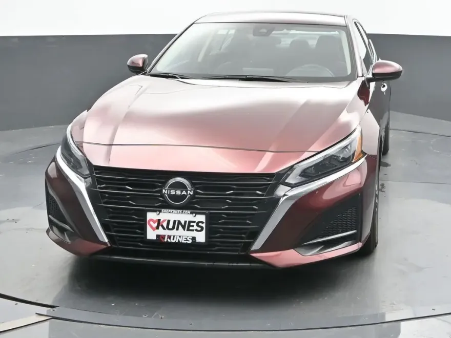 2023 Nissan Altima 2.5 SV photo 1