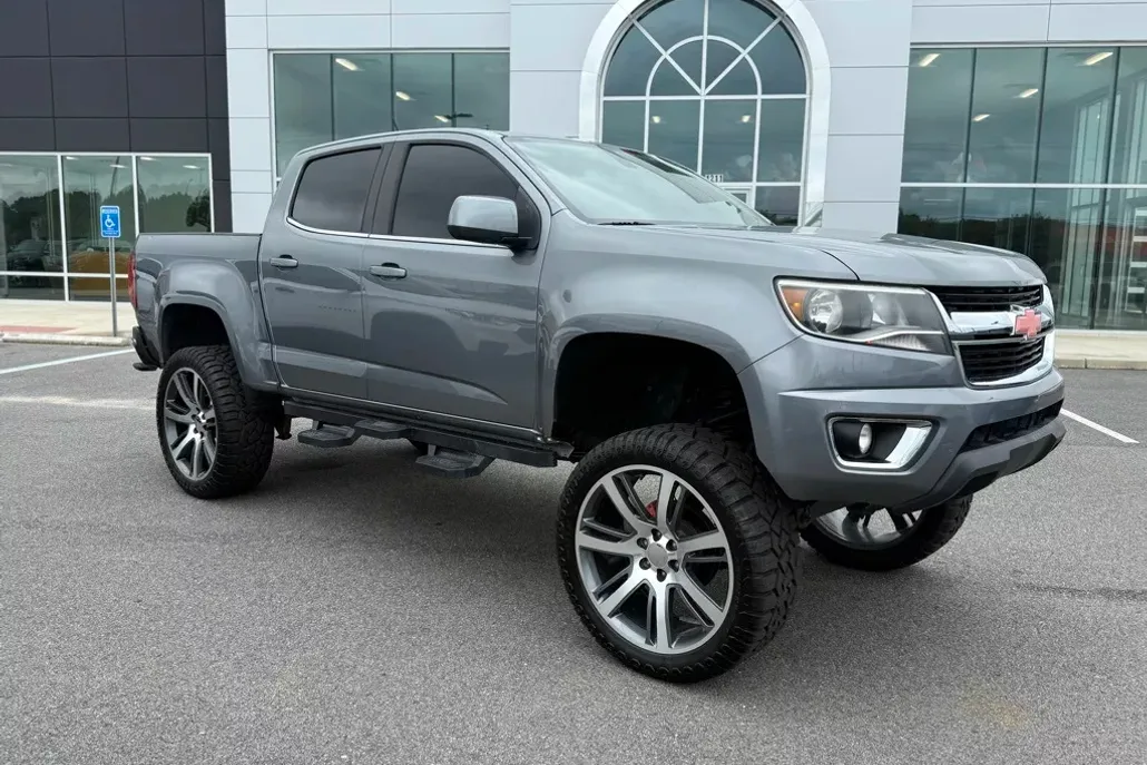 2019 Chevrolet Colorado LT photo 1