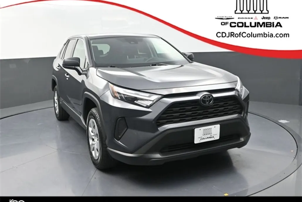 2024 Toyota RAV4 LE photo 1