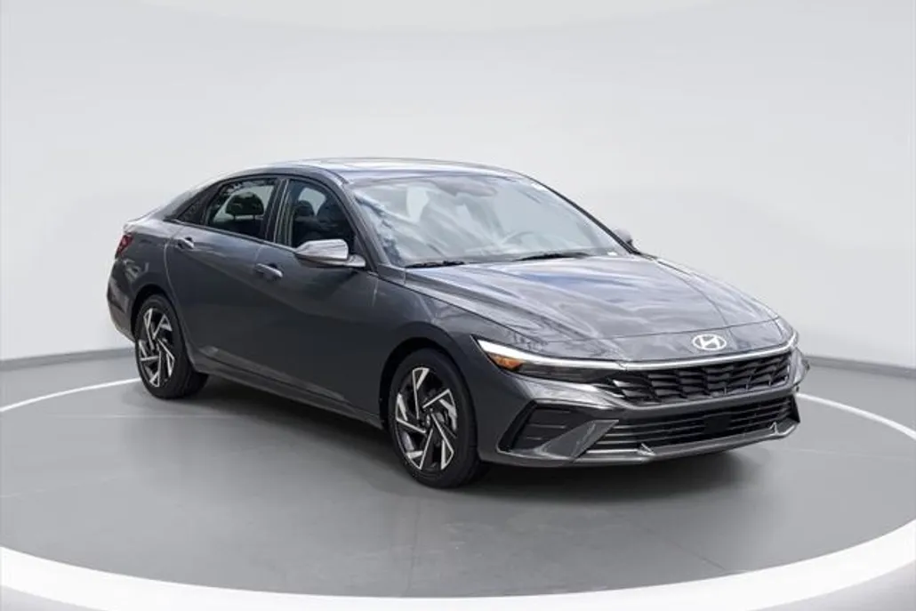 2025 Hyundai Elantra SEL Convenience photo 1
