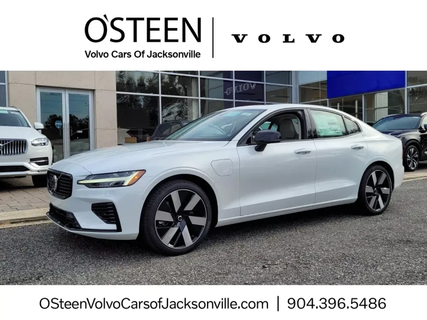 2024 Volvo S60 T8 Plus photo 1