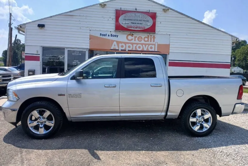 2017 Ram 1500 SLT photo 1