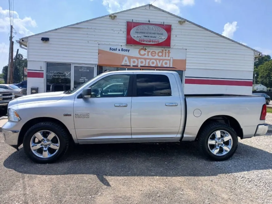 2017 Ram 1500 SLT photo 1