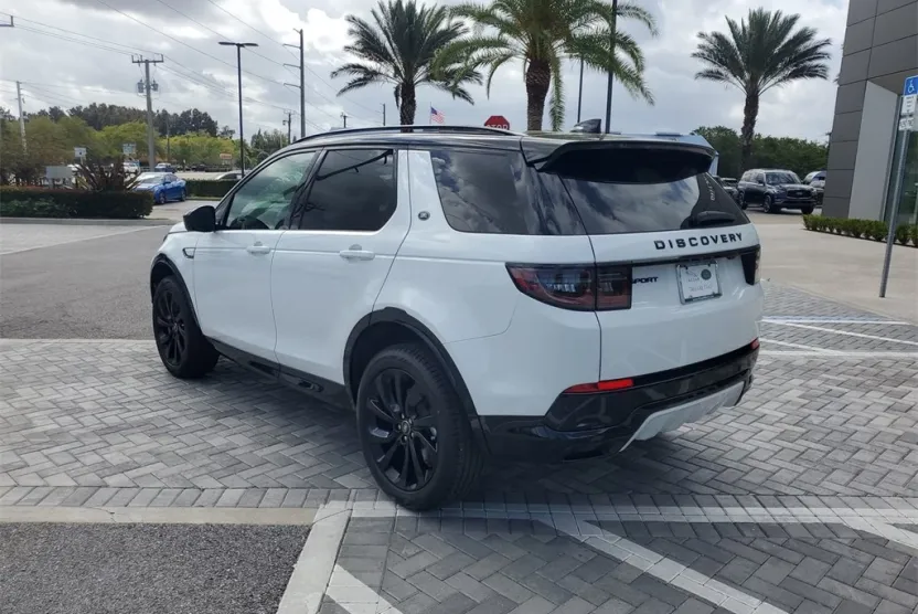 2025 Land Rover Discovery Sport SE photo 1