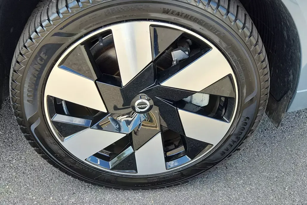 2024 Volvo XC60 Recharge Hybrid T8 Plus photo 1