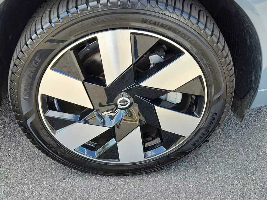 2024 Volvo XC60 Recharge Hybrid T8 Plus photo 1