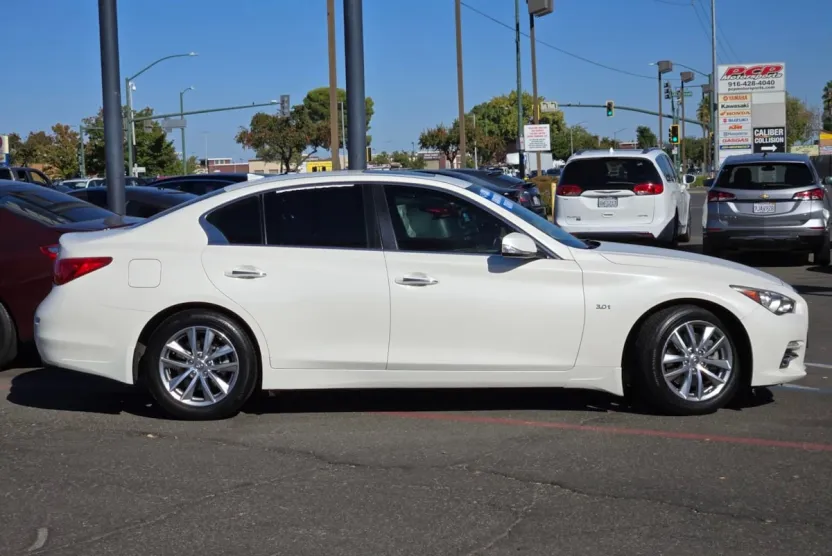 2016 Infiniti Q50 3.0t Premium photo 1
