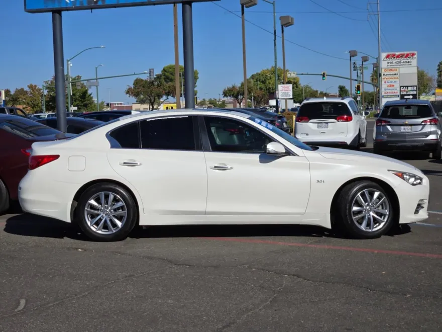 2016 Infiniti Q50 3.0t Premium photo 1