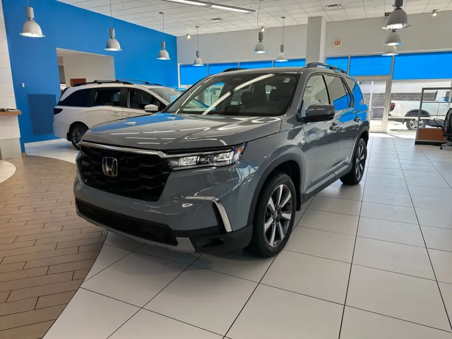 2025 Honda Pilot Touring photo 1