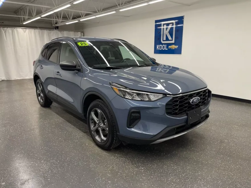 2025 Ford Escape ST-Line photo 1