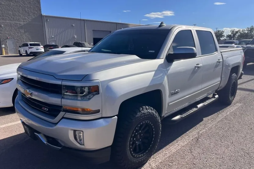 2018 Chevrolet Silverado 1500 LT photo 1