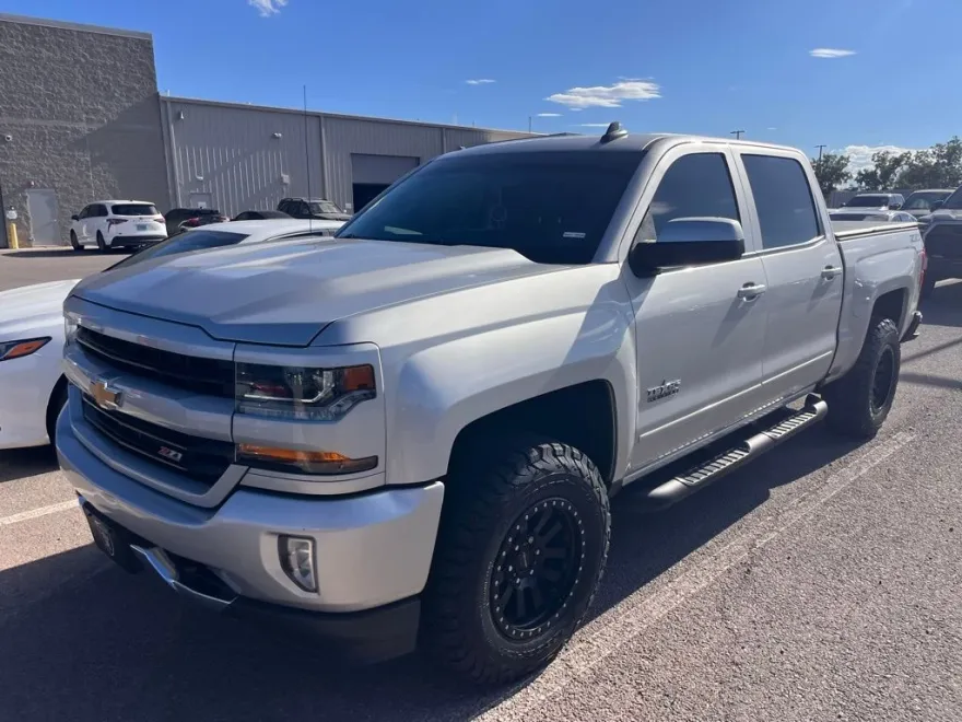 2018 Chevrolet Silverado 1500 LT photo 1