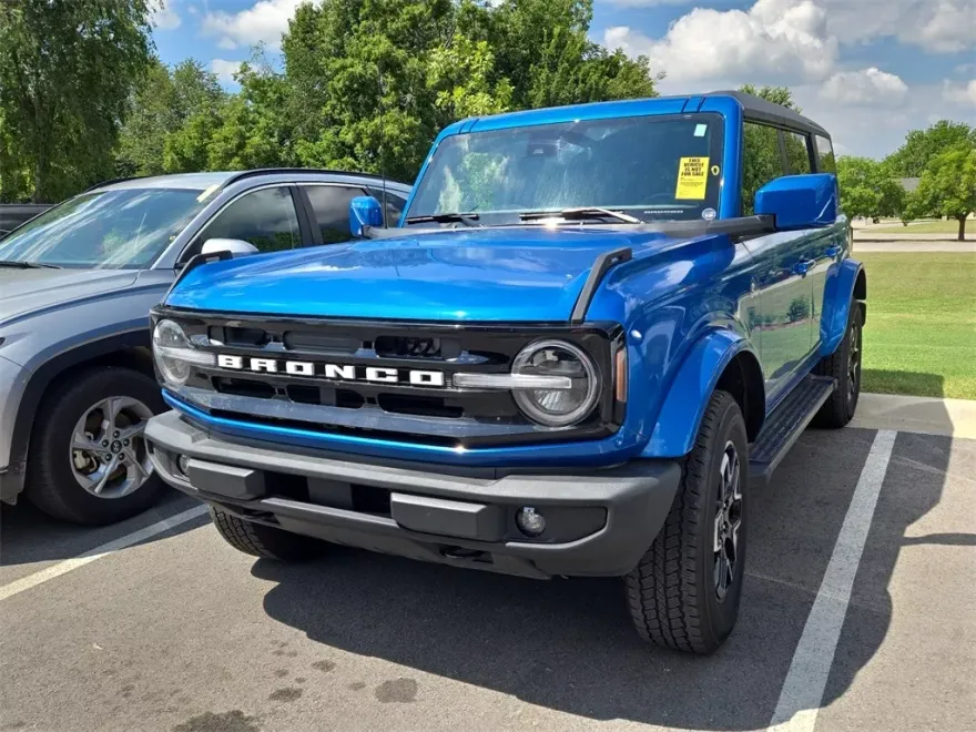 2024 Ford Bronco Outer Banks photo 1