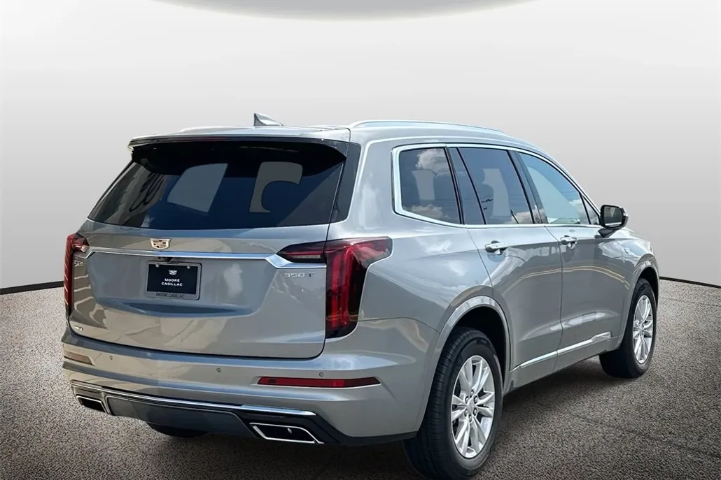 2025 Cadillac XT6 Luxury photo 1