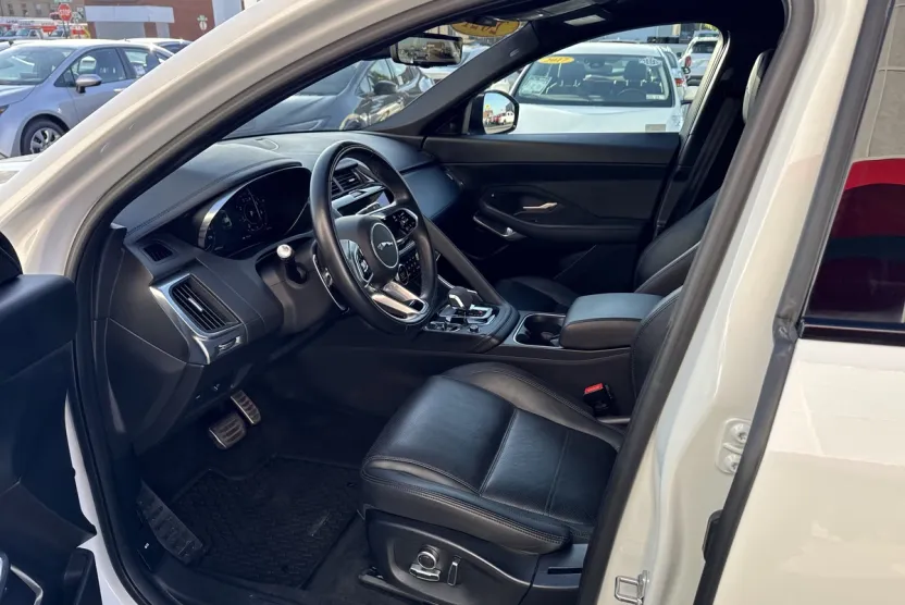 2021 Jaguar E-PACE P250 SE photo 1