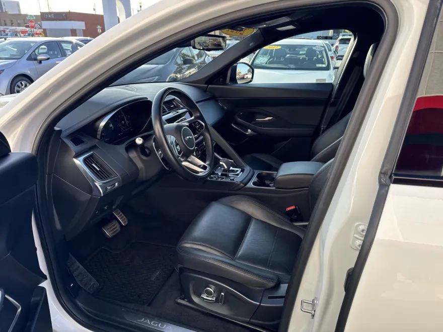 2021 Jaguar E-PACE P250 SE photo 1