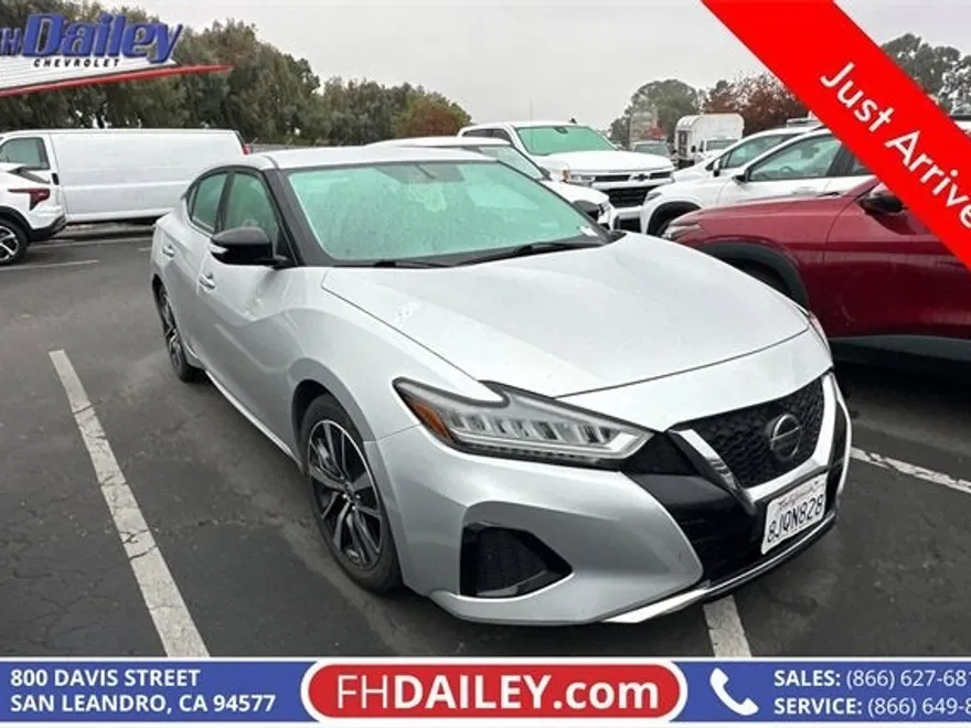 2019 Nissan Maxima SV photo 1