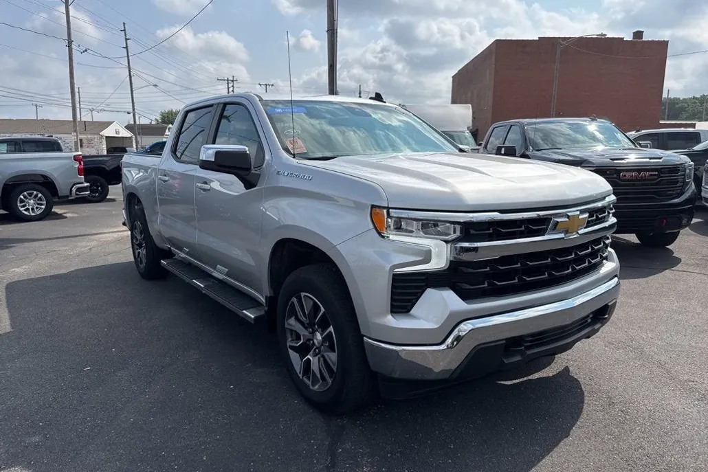 2022 Chevrolet Silverado 1500 LT photo 1