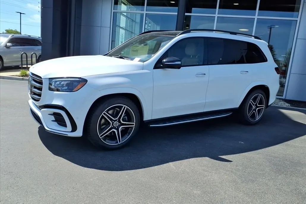 2026 Mercedes Benz GLS 450 4MATIC photo 1