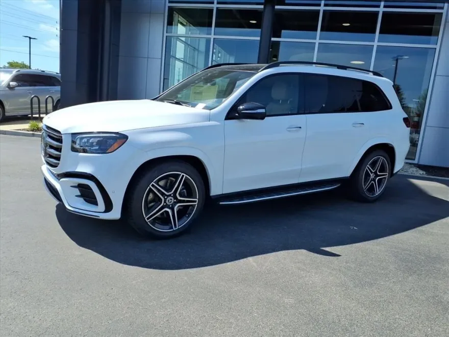 2026 Mercedes Benz GLS 450 4MATIC photo 1