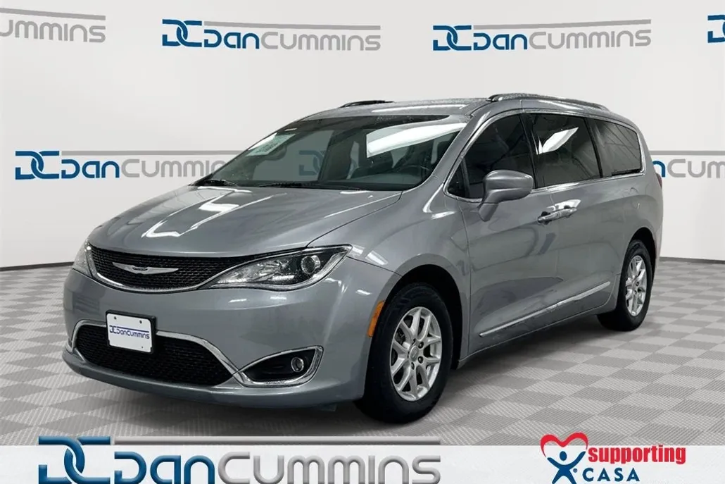 2020 Chrysler Pacifica Touring L photo 1