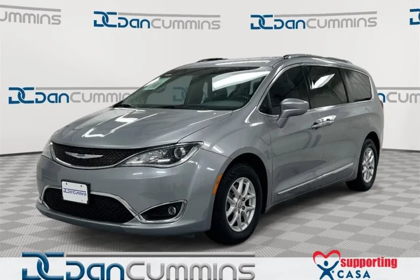 2020 Chrysler Pacifica Touring L photo 1