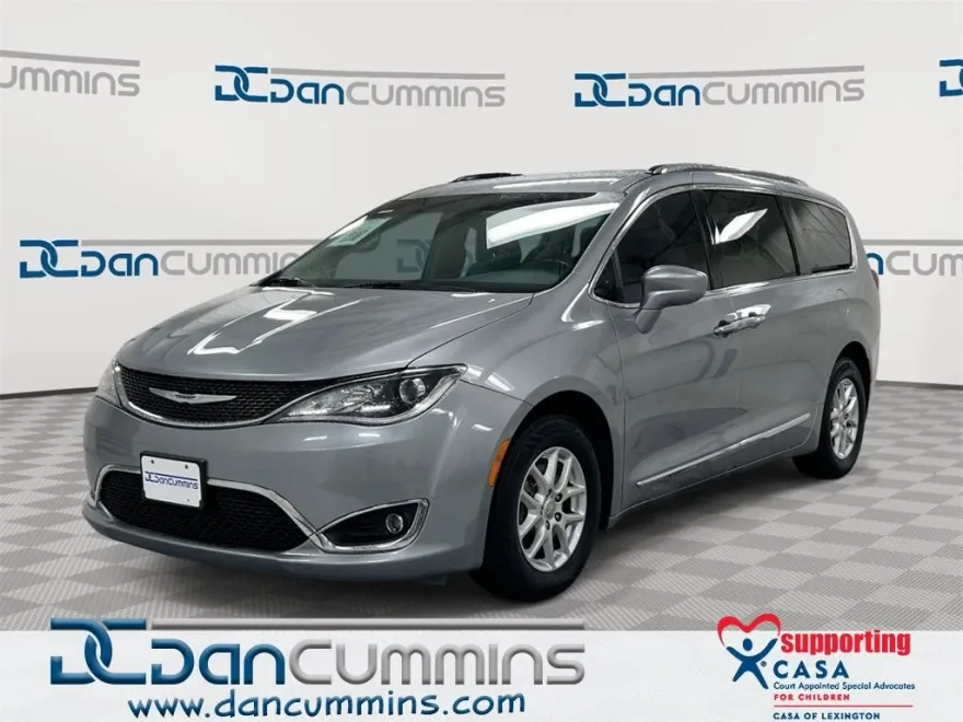 2020 Chrysler Pacifica Touring L photo 1