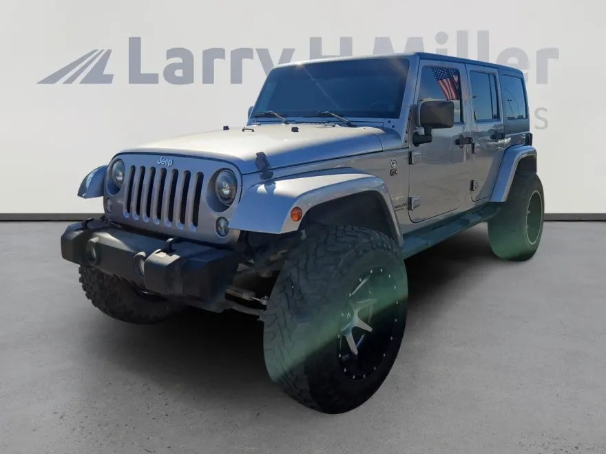 2014 Jeep Wrangler Unlimited Sahara photo 1