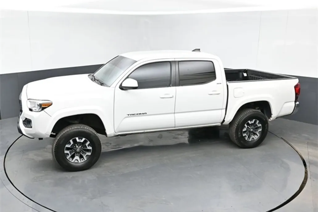 2020 Toyota Tacoma 4x4 SR5 photo 1