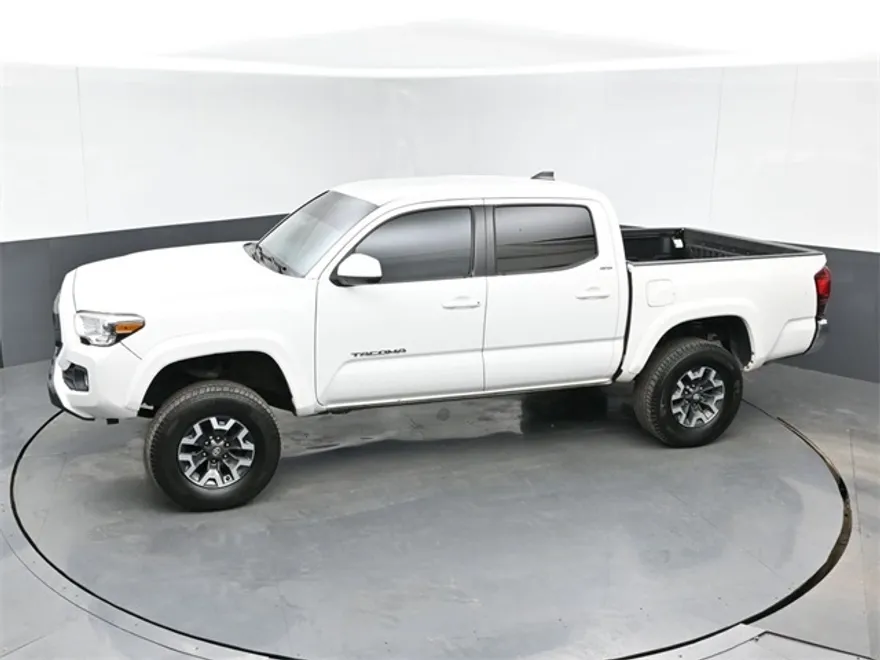 2020 Toyota Tacoma 4x4 SR5 photo 1