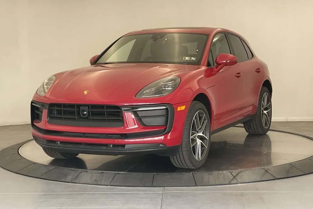 2025 Porsche Macan Base photo 1