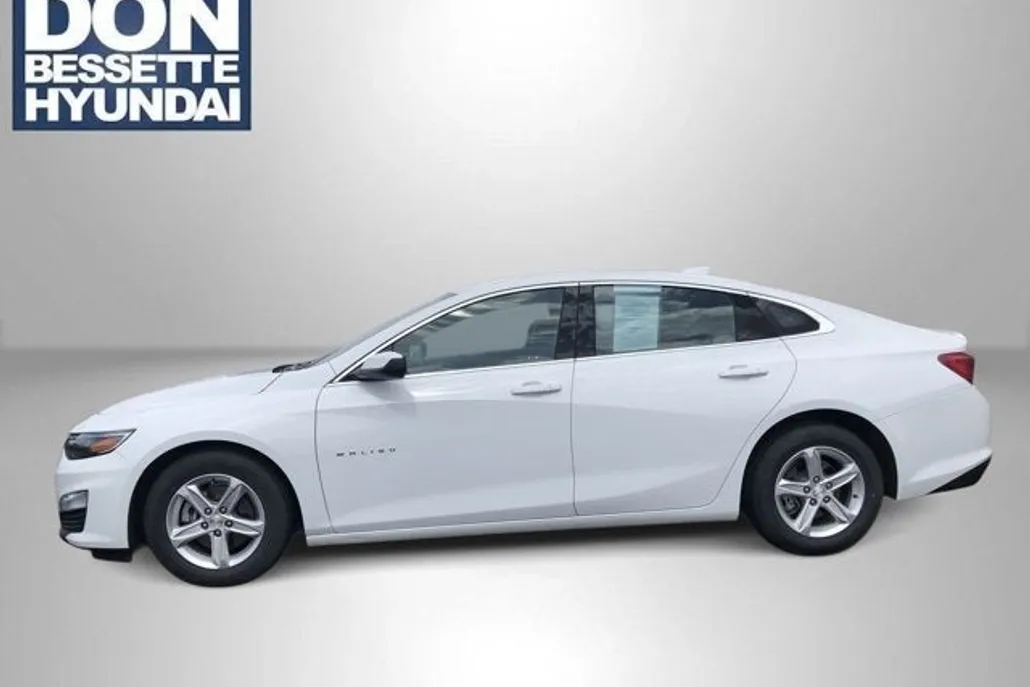 2023 Chevrolet Malibu 1LT photo 1